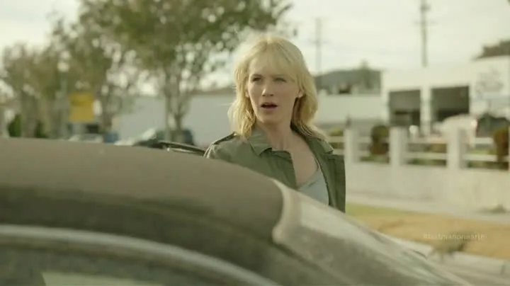 Will und Carol treffen auf eine weitere Person auf Erden (January Jones). &copy; Fox