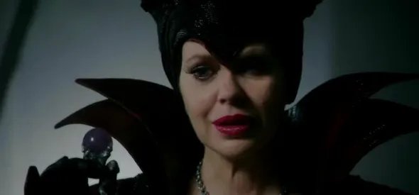 Kristin Bauer van Straten als Maleficent &copy; ABC