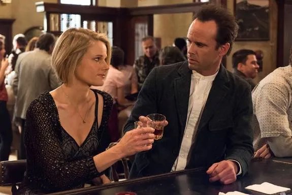 Wie wollen sich Ava (Joelle Carter) und Boyd (Walton Goggins) bloß aus ihrer misslichen Lage befreien? &copy; FX