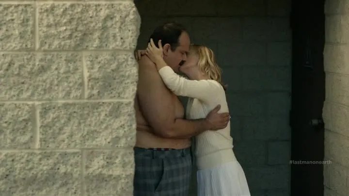 Mel Rodriguez und January Jones in %26bdquo;The Last Man on Earth%26ldquo;
