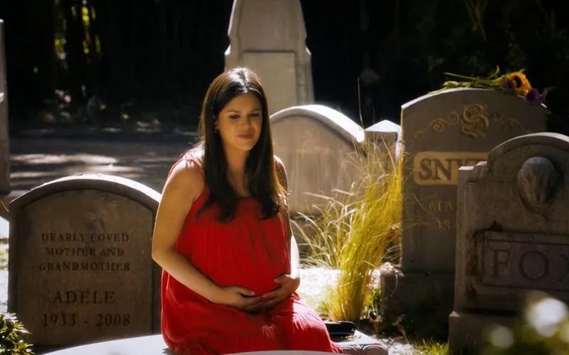 Zoe denkt an ihren Vater &copy; The CW