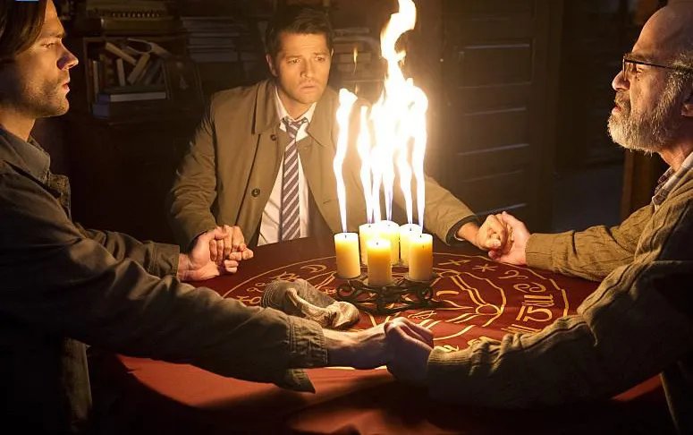 Sam (Jared Padalecki) und Castiel (Misha Collins) sind auf geheimer Mission in %26bdquo;Supernatural%26ldquo;. &copy; The CW