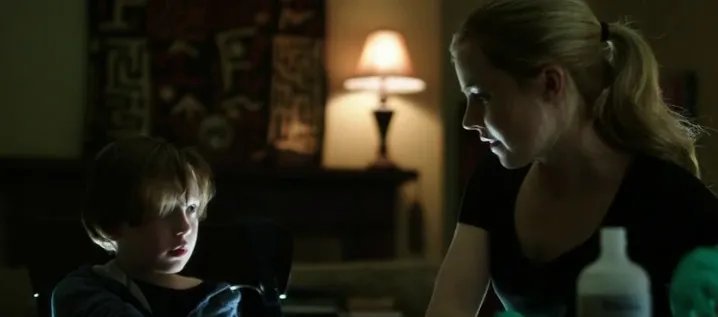 Der kleine Cole (Jack Fulton) und Cassandra (Amanda Schull) © Syfy