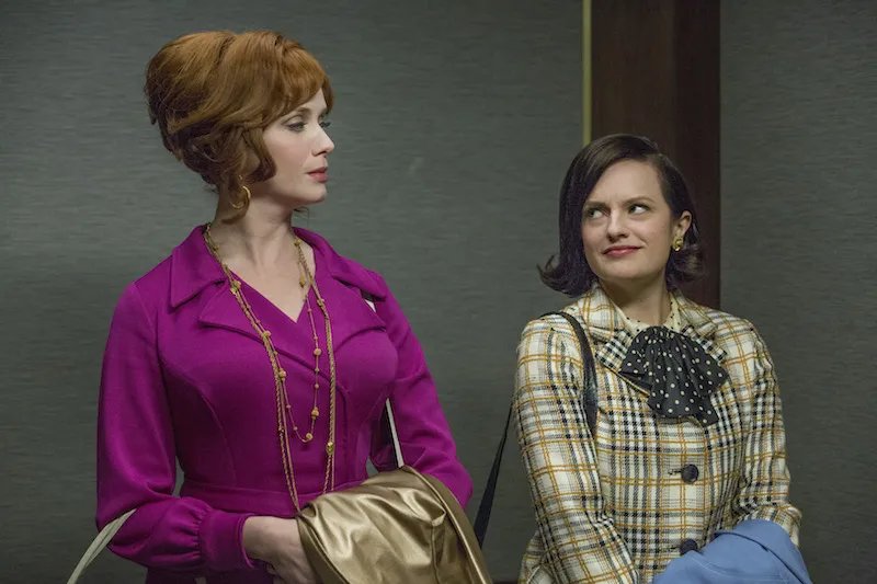 Christina Hendricks und Elisabeth Moss als Joan Harris und Peggy Olson in %26bdquo;Severance%26ldquo;. &copy; AMC