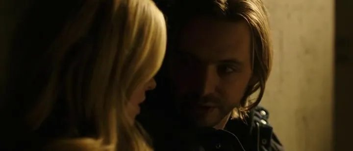 Cassandra (Amanda Schull) und Cole (Aaron Stanford) © Syfy