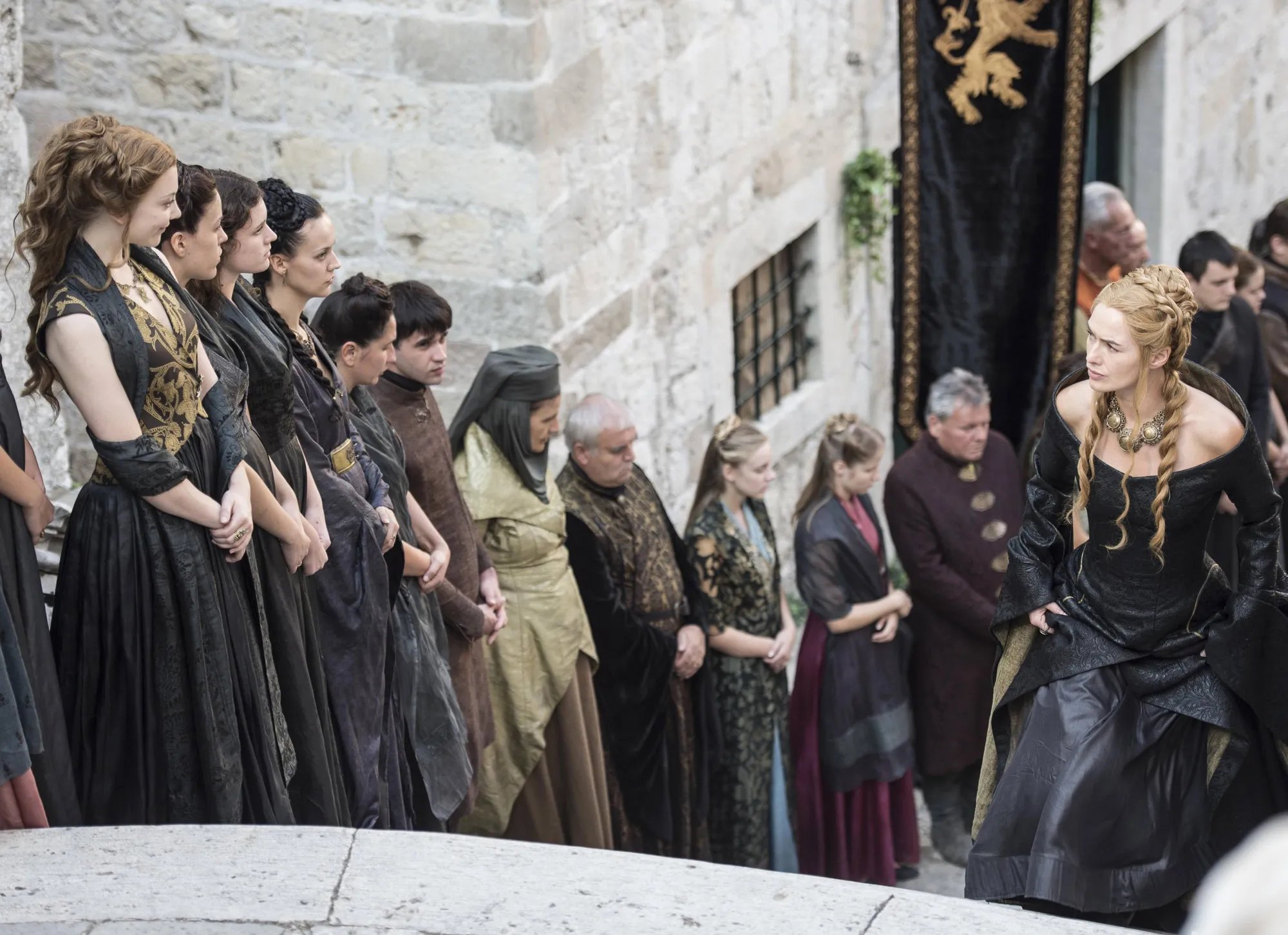 Wenn Blicke töten könnten... Cersei (Lena Headey; r.) und Margaery (Natalie Dormer) in %26bdquo;The Wars to Come%26ldquo;. &copy; HBO