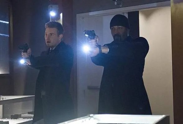 Rick Cosnett und Jesse L. Martin als Eddie Thawne und Joe West in %26bdquo;All-Star Team up%26ldquo; © The CW