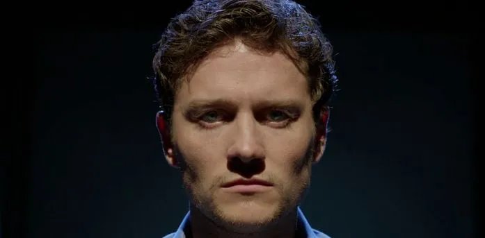 TV-Priester Joshua Silburn Jr. (Jon Fletcher) &copy; The CW