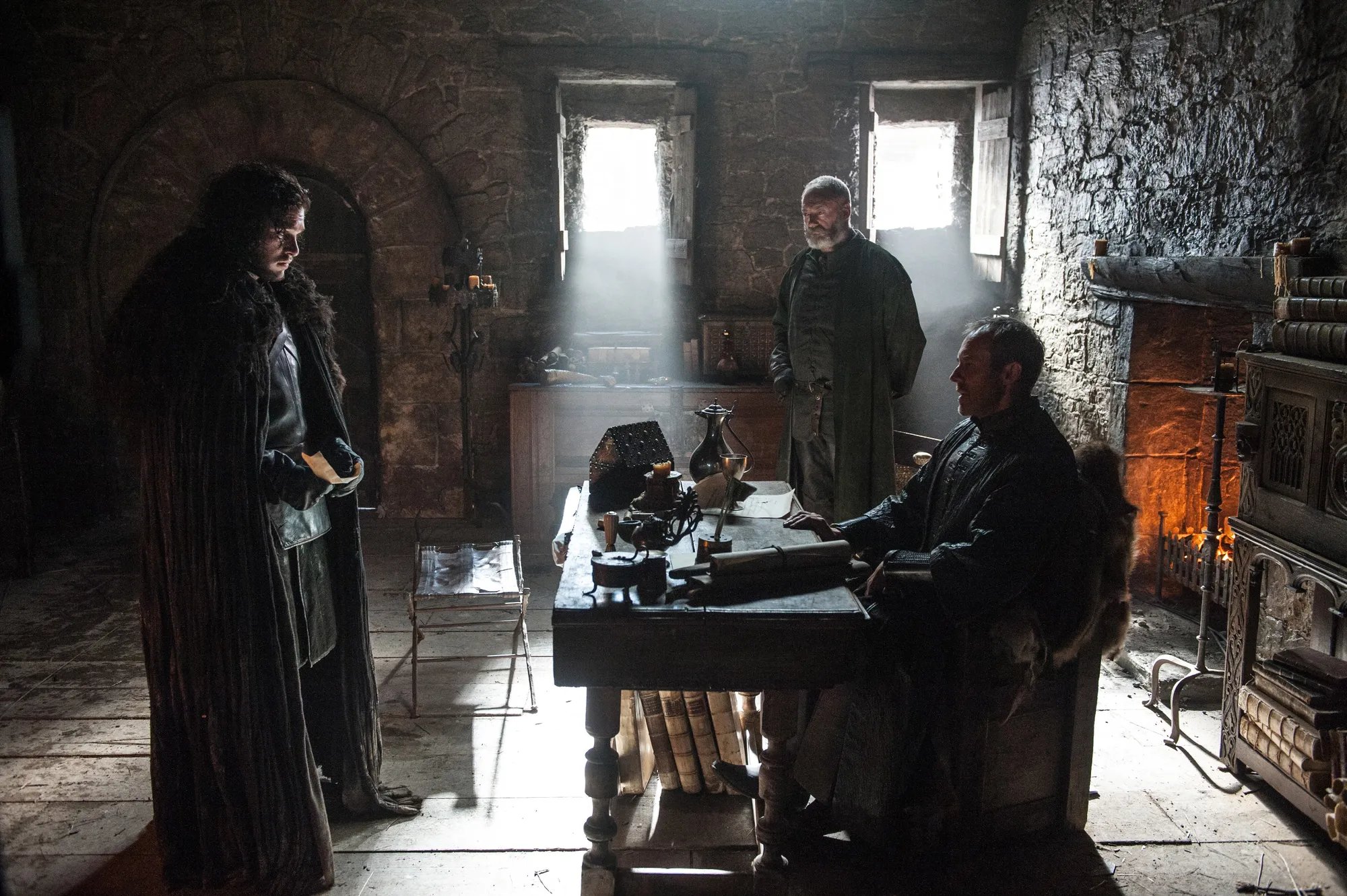 Kit Harington; Stephen Dillane und Liam Cunningham in %26bdquo;The House of Black and White%26ldquo;. &copy; HBO
