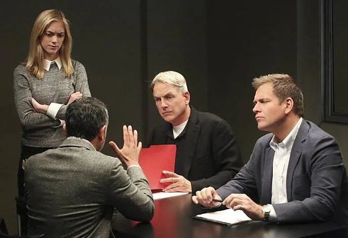 Bishop (Emily Wickersham); Gibbs (Mark Harmon) und Tony (Michael Weatherly) in %26bdquo;Troll%26ldquo; &copy; CBS