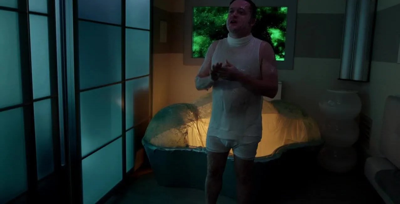 Kent (Neil Casey) und sein Schleimbad &copy; Yahoo! Screen