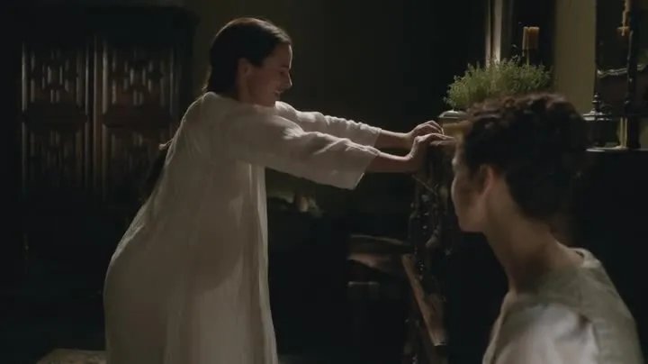 Jenny steht kurz vor der Geburt in %26bdquo;Outlander%26ldquo;. &copy; Starz