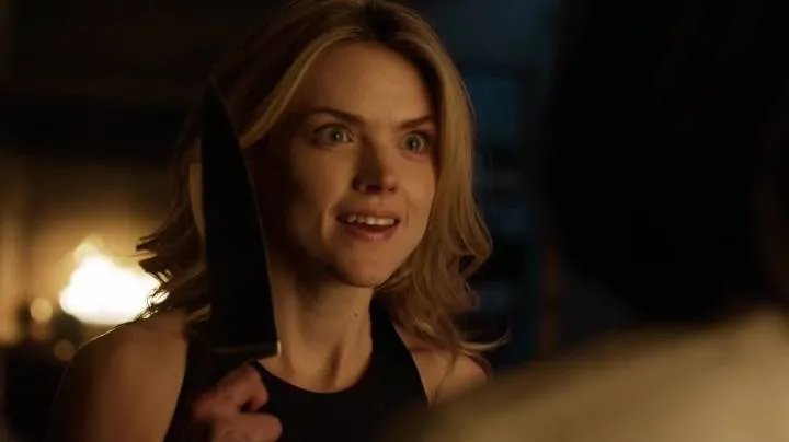 Erin Richards greift als Barbara Kean in %26bdquo;Gotham%26ldquo; zum Messer. &copy; Fox