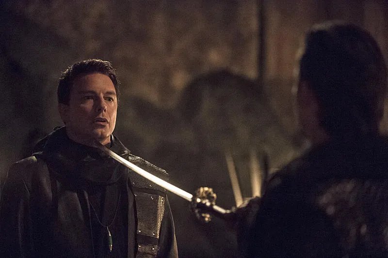 Szenenfoto aus der Episode %26bdquo;This Is Your Sword%26ldquo; der US-Serie %26bdquo;Arrow%26ldquo; &copy; The CW