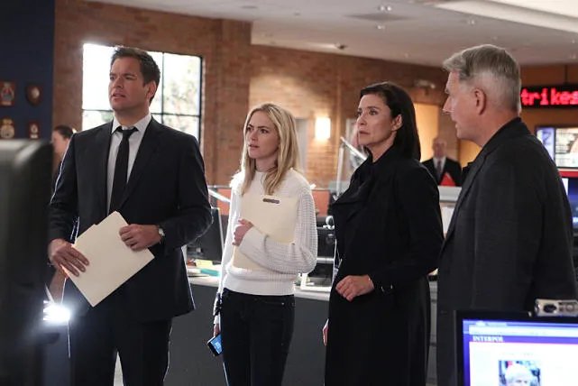 Das Team zusammen mit CIA-Agentin Joanna Teague (Mimi Rogers) in %26bdquo;Neverland%26ldquo;. &copy; CBS