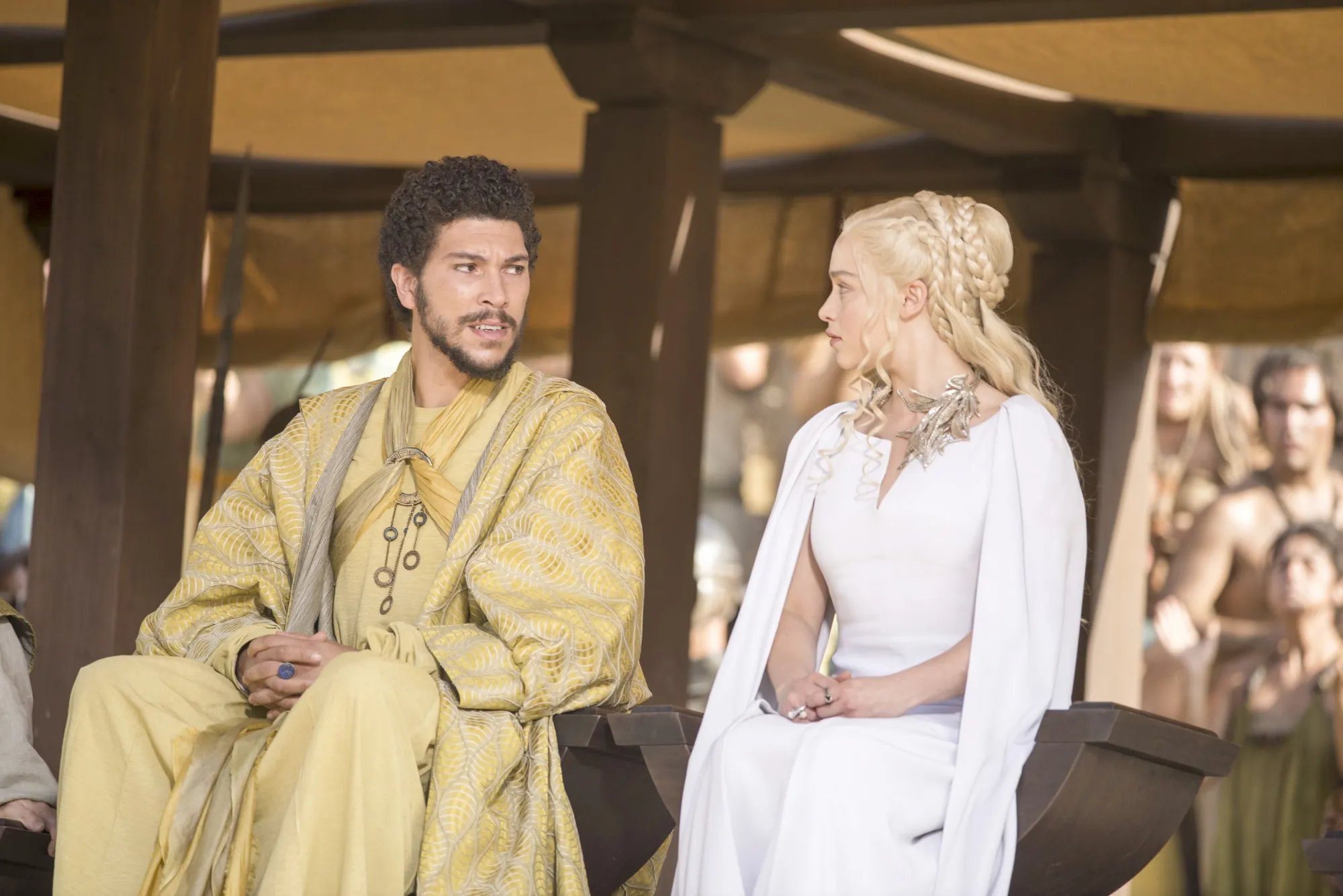 Joel Fry und Emilia Clarke als Hizdahr zo Loraq und Daenerys Targaryen in %26bdquo;The Dance of Dragons%26ldquo; &copy; HBO