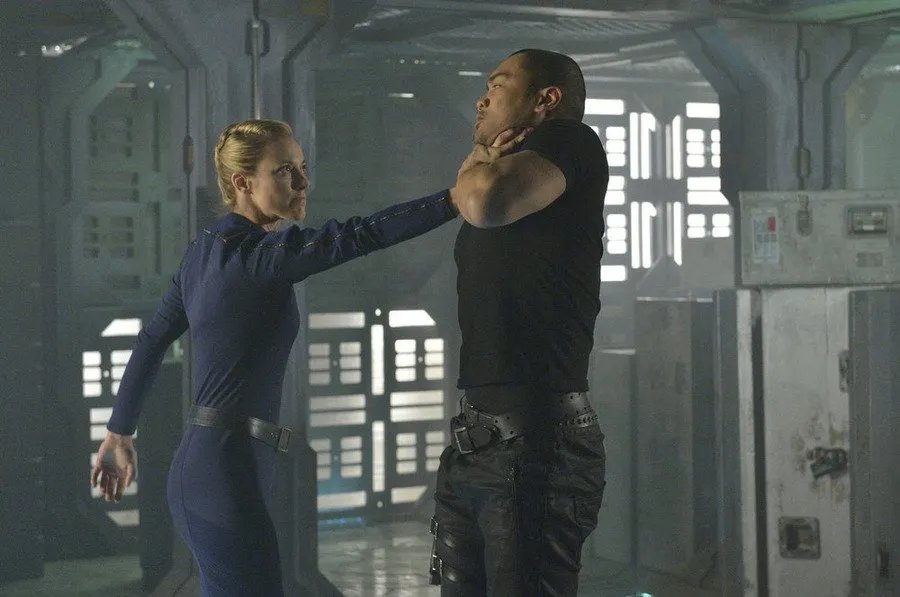 Zoie Palmer und Alex Mallari &copy; Syfy