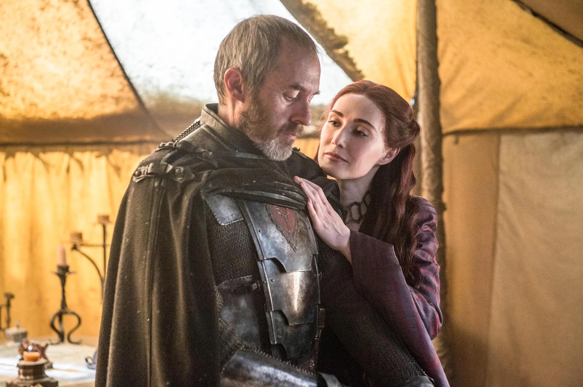 Stannis (Stephen Dillane) und Melisandre (Carice van Houten) in %26bdquo;Mother%26#039;s Mercy%26ldquo;. &copy; HBO