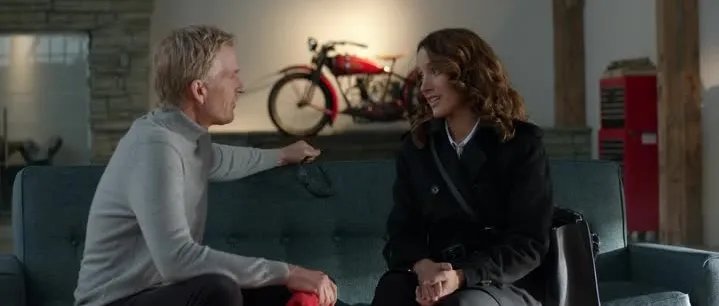 Milliardär Ivan Turing (Matthew Modine) und Dr. Tyler (Jennifer Beals) &copy; TNT