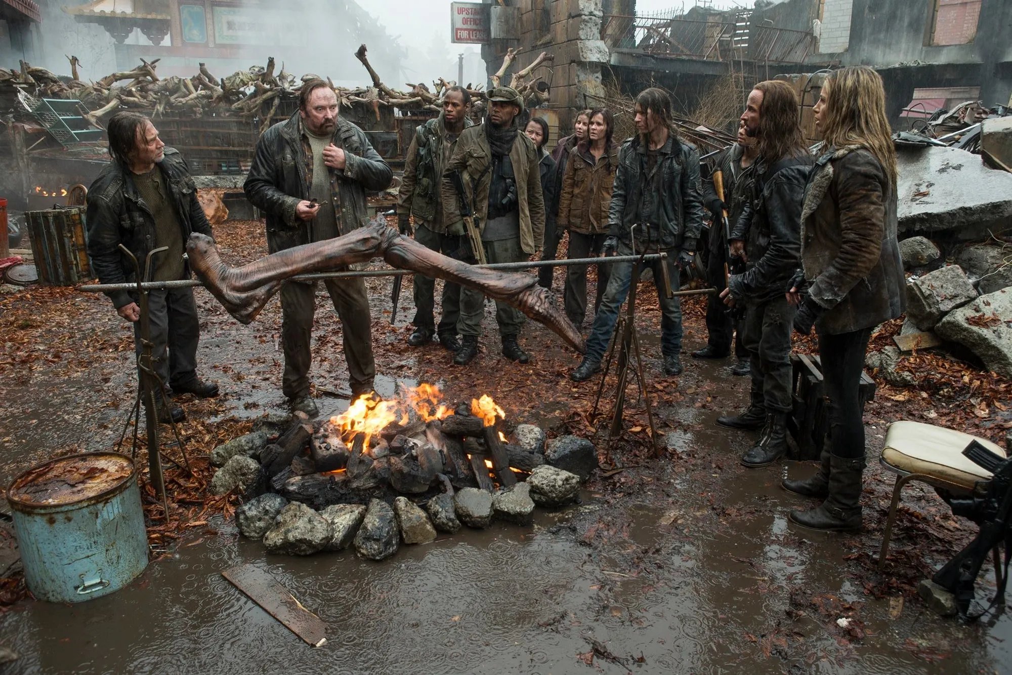 Lecker; gegrillte Skitter in %26bdquo;Falling Skies%26ldquo; &copy; TNT