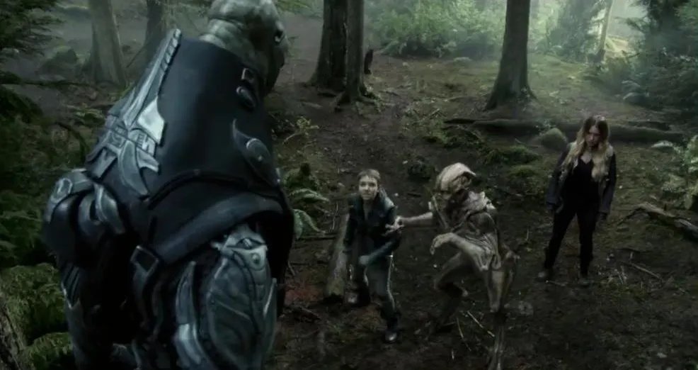 Caitlin und ihr Skitter-Bruder Brian in %26bdquo;Falling Skies%26ldquo; &copy; TNT