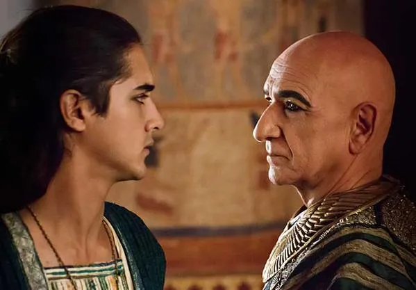 Avan Jogia und Sir Ben Kingsley in %26bdquo;Tut%26ldquo; © Spike TV