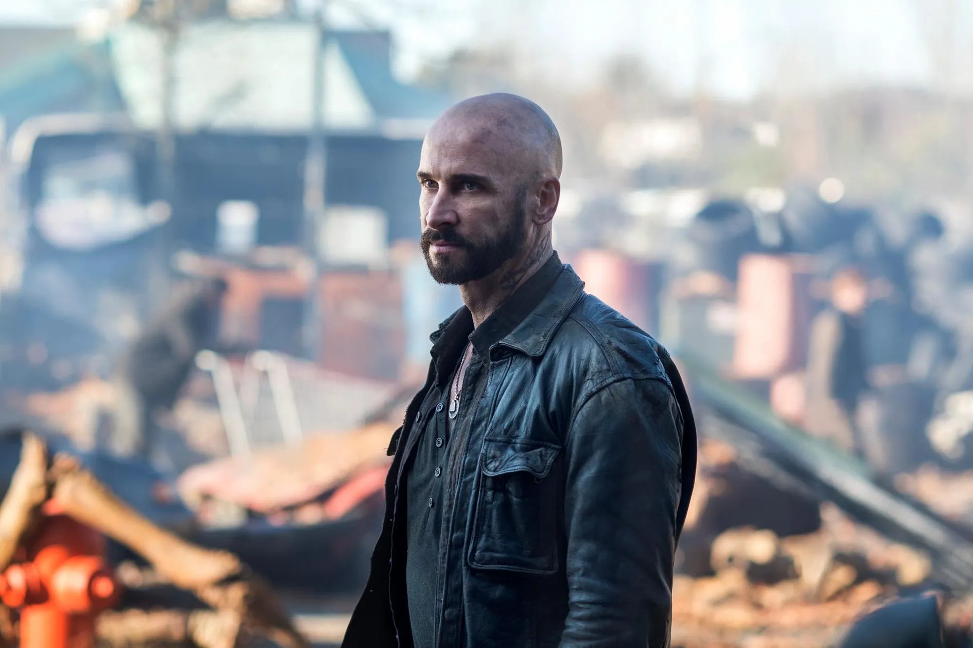 Pope dreht durch in %26bdquo;Falling Skies%26ldquo;. &copy; TNT