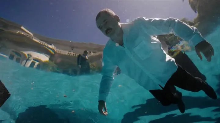Austin Chessani (Ritchie Coster) ist in seinem eigenen Pool %26bdquo;ertrunken%26ldquo;. &copy; HBO