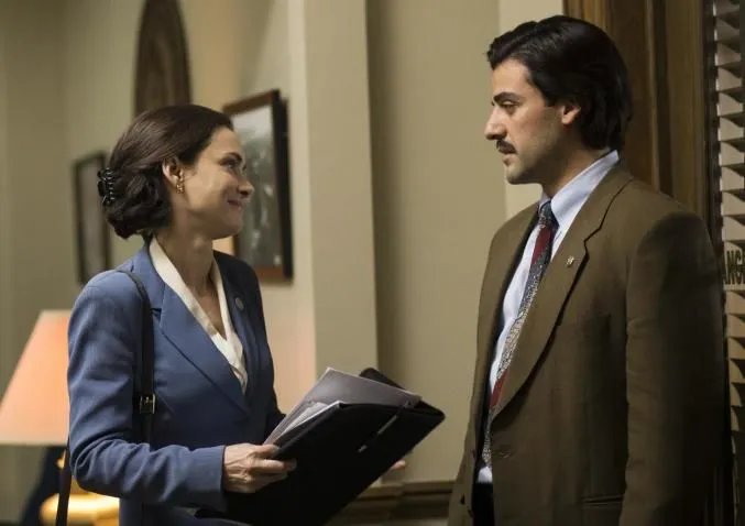 Wasicsko (Oscar Isaac) und seine Kollegin Vinni Restiano (Winona Ryder) &copy; HBO