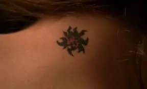 Die Tattoos sehen wie die Inschrift auf den Maschinenteilen aus &copy; FOX