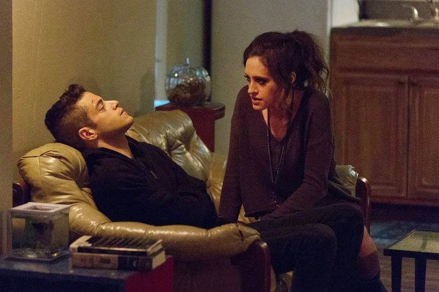 Rami Malek und Carly Chaikin in %26bdquo;Mr. Robot%26ldquo; &copy; USA Network