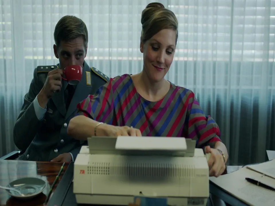 Martin-Moritz (Jonas Nay) und Linda (Nikola Kastner) kommen sich näher. © RTL