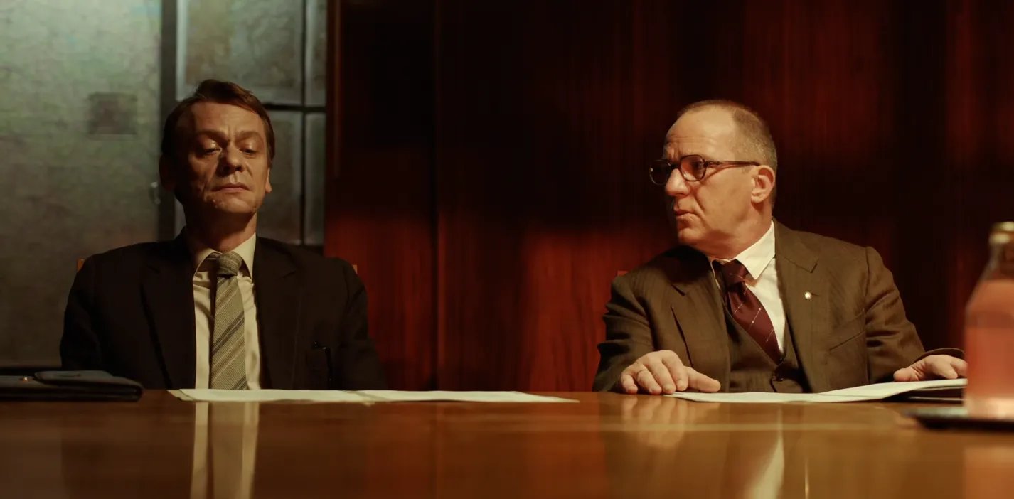 Schweppenstette (Sylvester Groth) und Fuchs (Uwe Preuss) sind nicht ganz auf einer Wellenlinie. © RTL