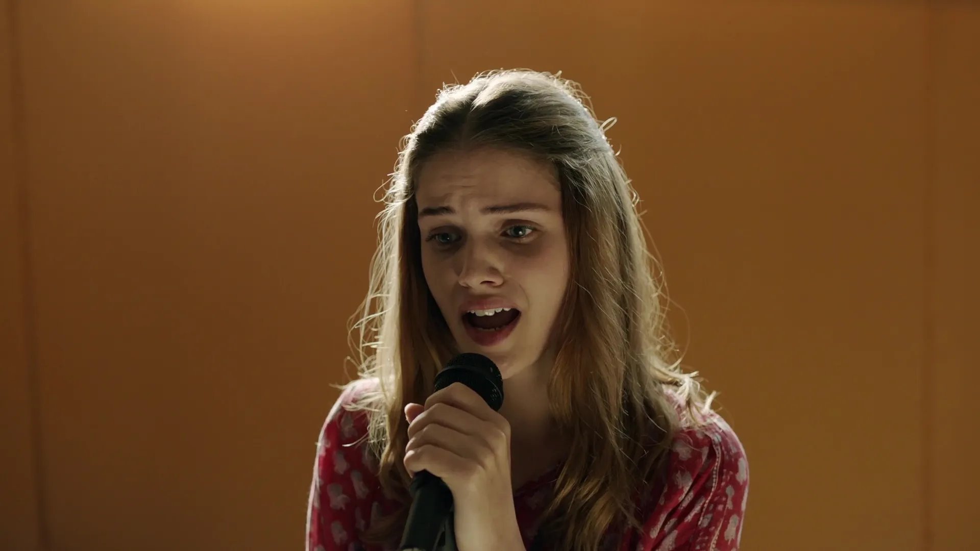 Yvonne (Lisa Tomaschewsky) singt sich weiter weg aus ihrer Familie. © RTL