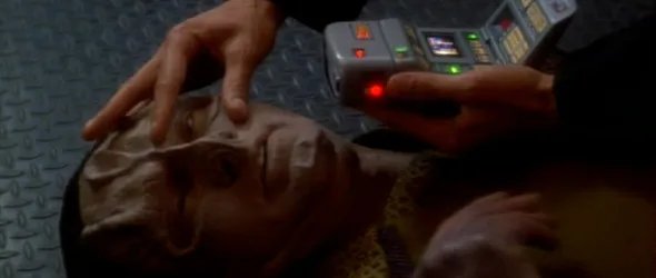 Offizielles Szenenbild aus der %26bdquo;Star Trek: Deep Space Nine%26ldquo;-Episode %26bdquo;The Wire%26ldquo; &copy; Paramount
