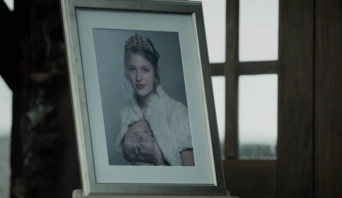 Sinha Melina Gierka als Weinkönigin Sophia in %26bdquo;Weinberg%26ldquo; &copy; TNT Serie