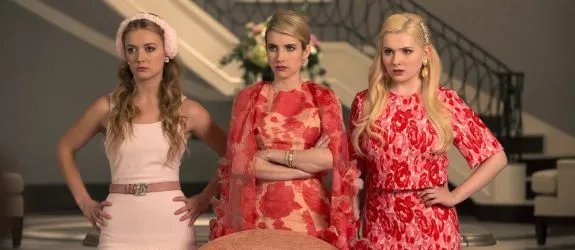 Die Verbindungsschwestern in der Serie %26bdquo;Scream Queens%26ldquo; © FOX