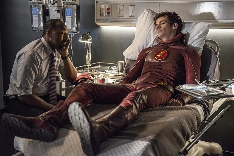 Joe (Jesse L. Martin) und Barry (Grant Gustin) in %26bdquo;The Man Who Saved Central City%26ldquo; © The CW