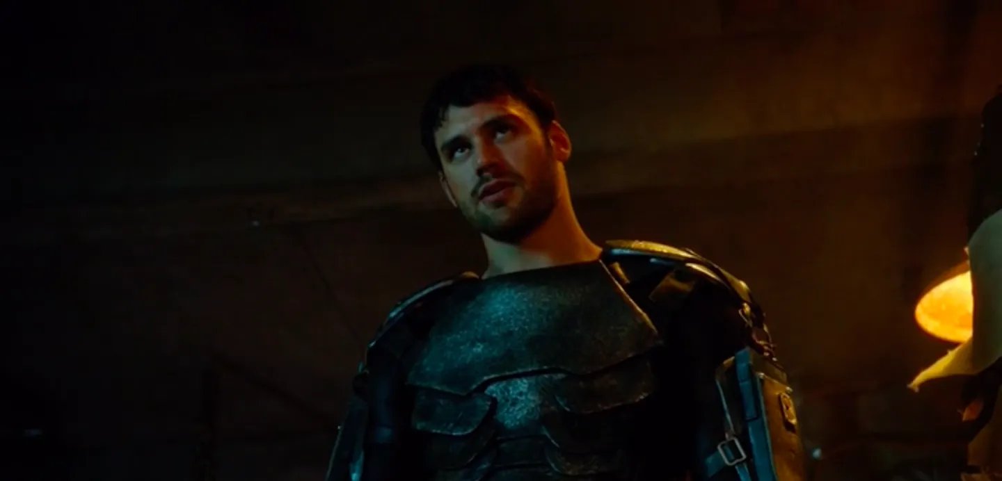 Ist Carlos (Ryan Guzman) die Fusion aus Daredevil und Iron Man? © NBC