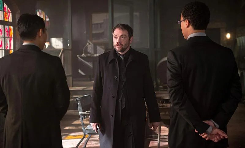 Crowley in der Episode %26bdquo;Out of the Darkness; Into the Fire%26ldquo; &copy; The CW