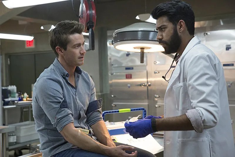 Robert Buckley und Rahul Kohli in %26bdquo;iZombie%26ldquo; © The CW