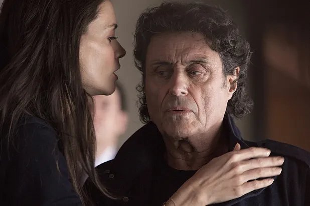 Katie Holmes und Ian McShane in der dritten Staffel von %26bdquo;Ray Donovan%26ldquo; © Showtime