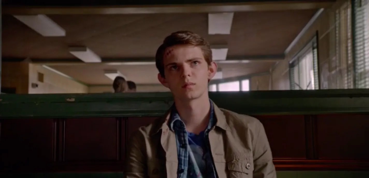 Tommy (Robbie Kay) sucht nach seinen echten Eltern. &copy; NBC
