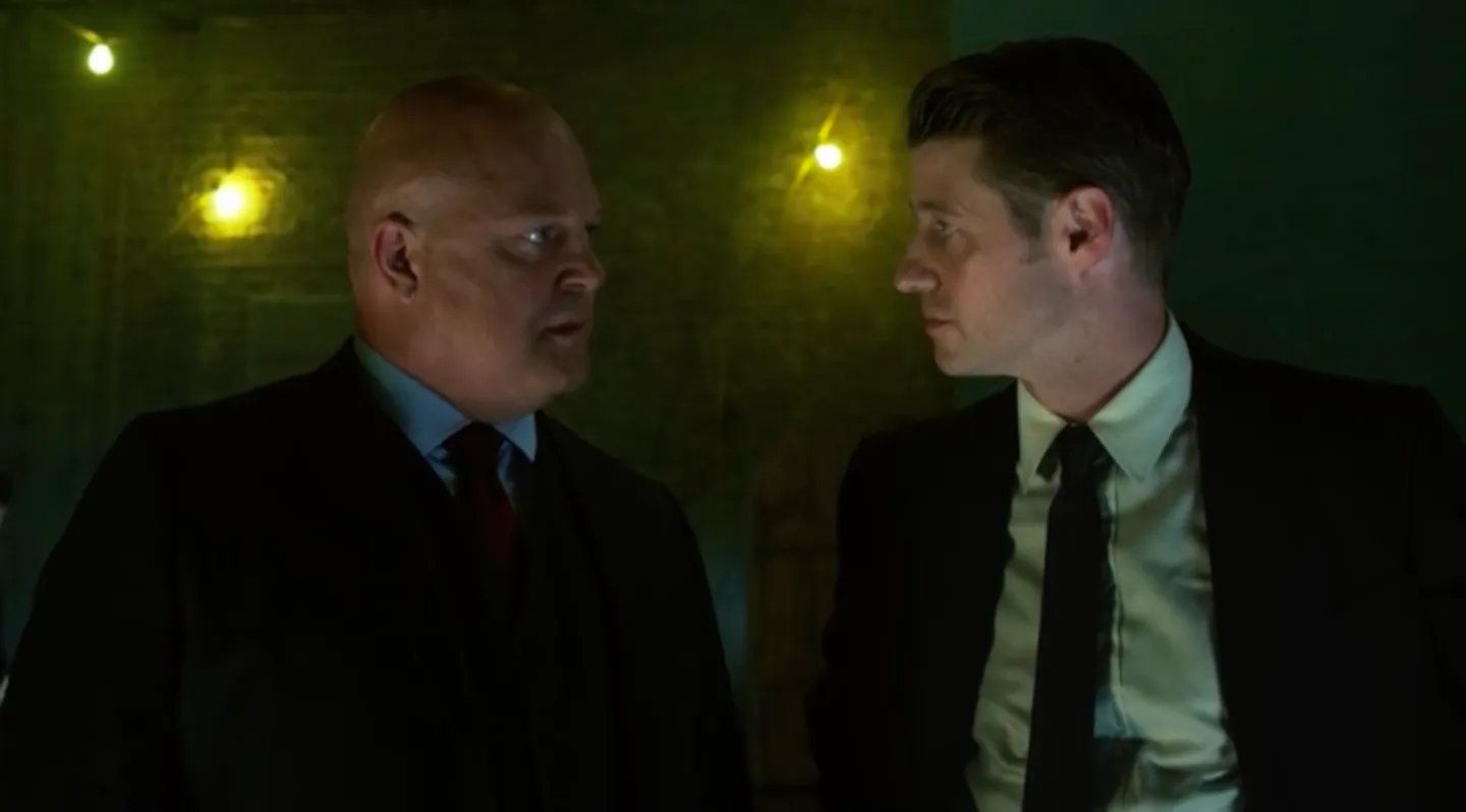 Barnes (Michael Chiklis) und Gordon (Ben McKenzie) haben alle Hände voll zu tun. &copy; FOX