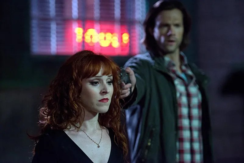 Ruth Connell und Jared Padalecki in %26bdquo;Supernatural%26ldquo; &copy; The CW