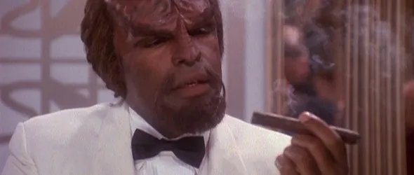 Offizielles Szenenbild aus der %26bdquo;Star Trek: Deep Space Nine%26ldquo;-Episode %26bdquo;Our Man Bashir%26ldquo;. &copy; Paramount