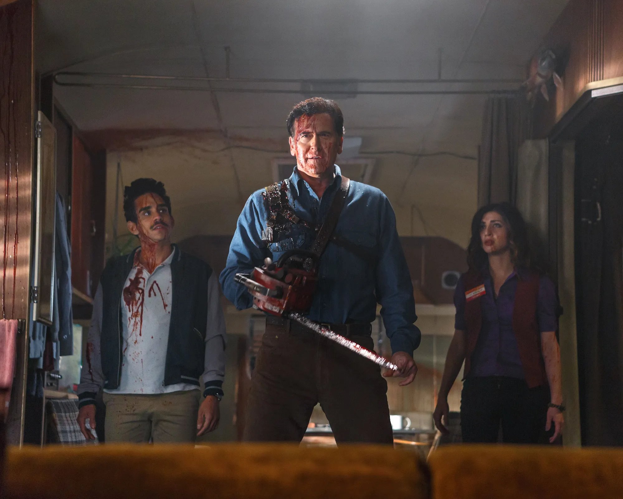Ash mit seiner neuen Verstärkung Pablo und Kelly &copy; Starz!