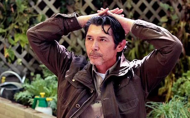 Lou Diamond Phillips hat in seiner Rolle als Bösewicht Guerrero sichtlich Spaß. © NBC