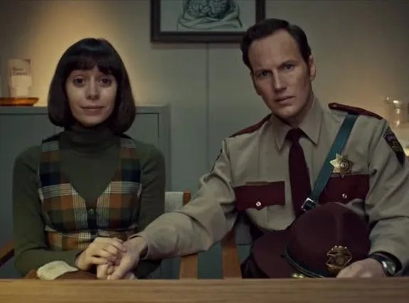 Betsy (Cristin Milioti) und Lou (Patrick Wilson) erhalten wenig aufmunternde Neuigkeiten. &copy; FX