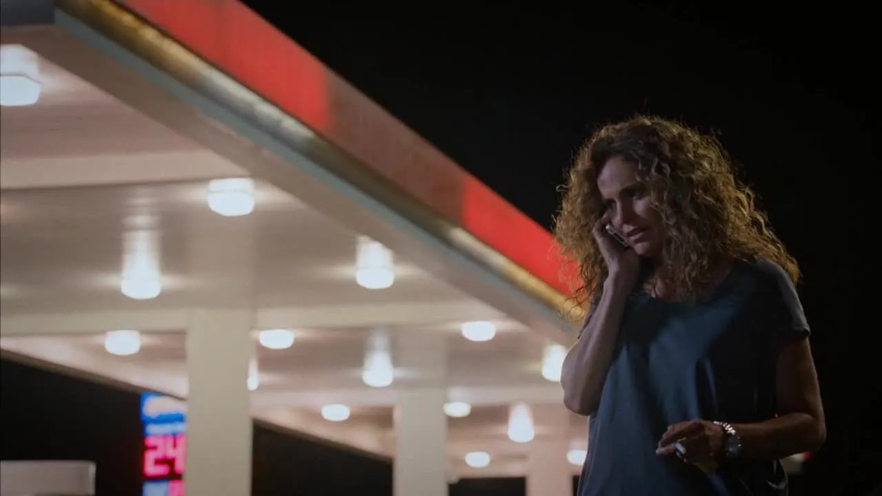 Laurie (Amy Brenneman) meldet sich überraschend bei Nora. © HBO